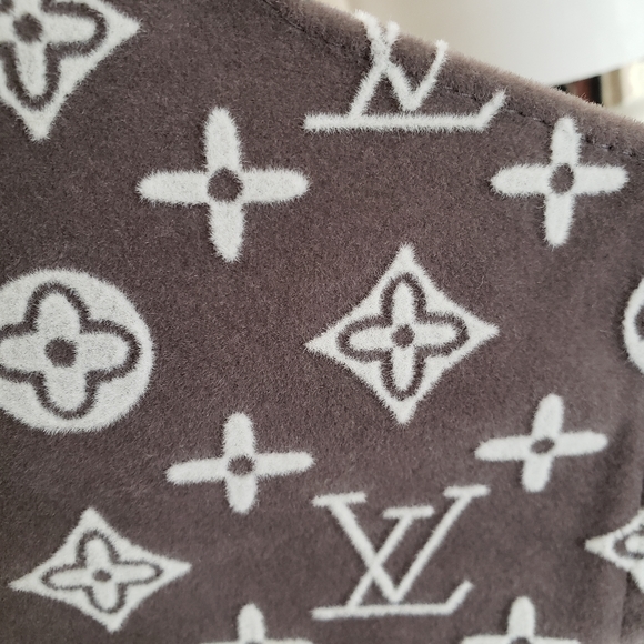 Designer Face Mask 🤍 - Picture 5 of 5